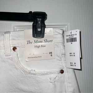 NWT Abercrombie & Fitch The Mom Short in White